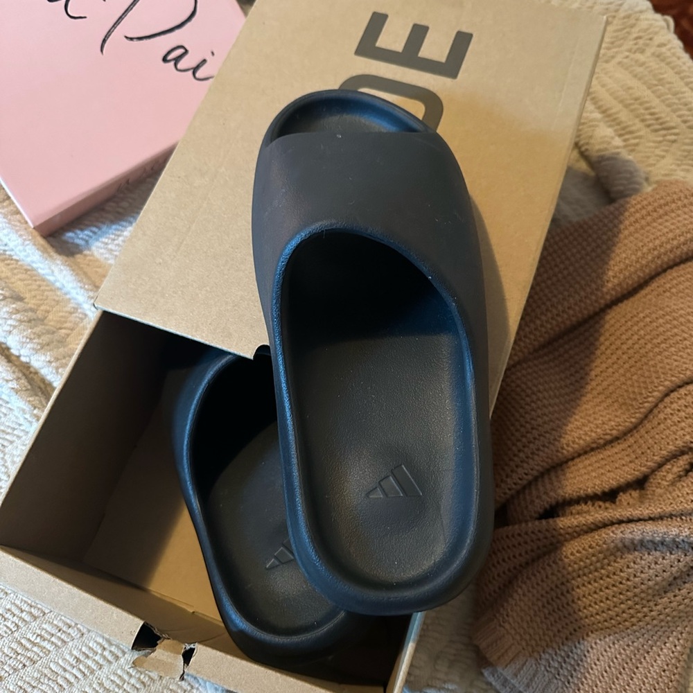 Black onyx in perfect condition, worn only once.